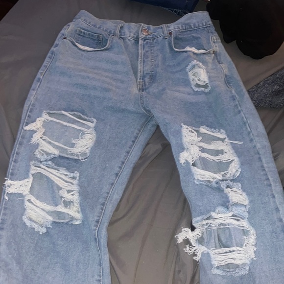 light wash distressed mom jeans - Picture 1 of 3
